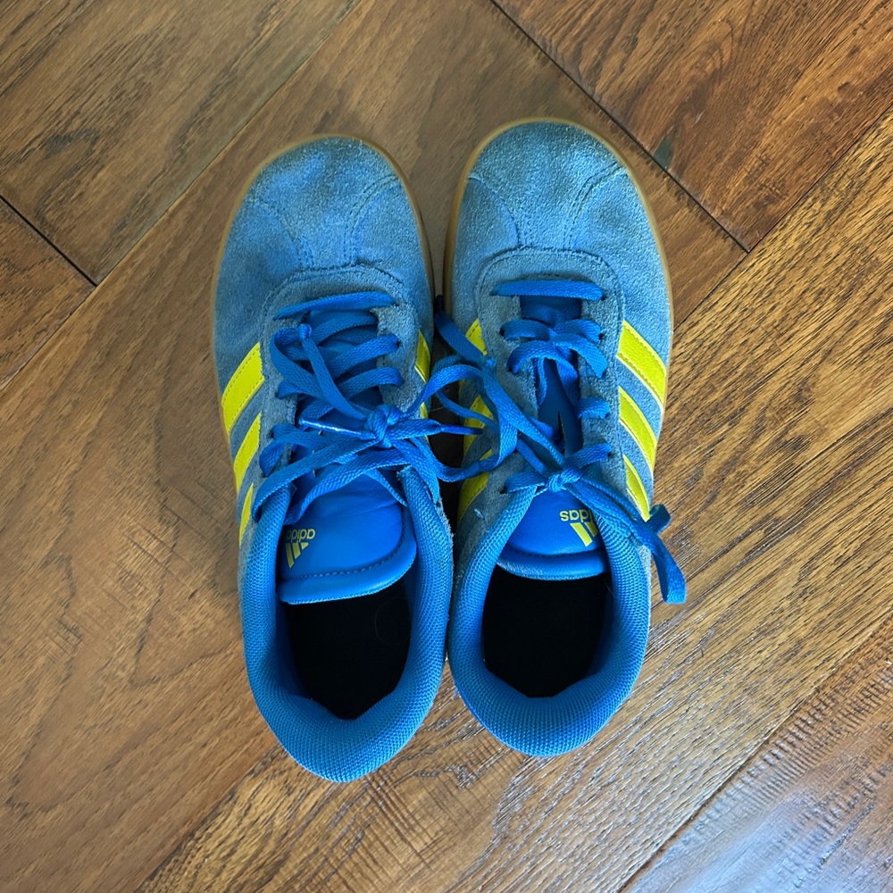 Adidas VL COURT 3.0 SHOES KIDS - Size 3.5 Youth - Blue Yellow Stripe